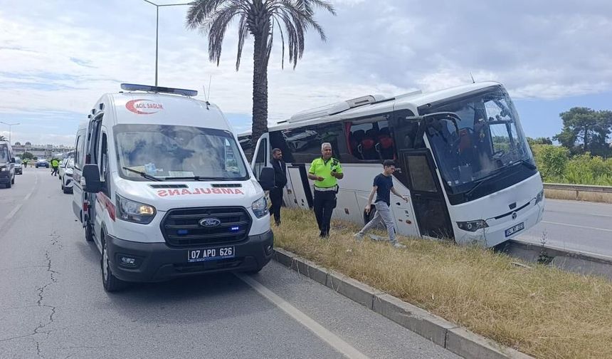 Şehirlerarası yolcu otobüsü Çevreyolu'nda refüje çıktı!