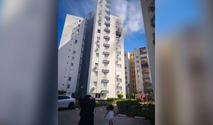 Aksu’da korkutan yangın: Oyun oynarken yakılan mum daireyi küle çevirdi!