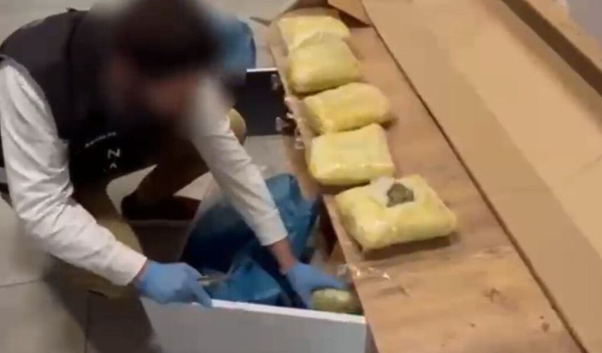 TV ünitesinin içinde ki madde sevkiyatı çökertildi!