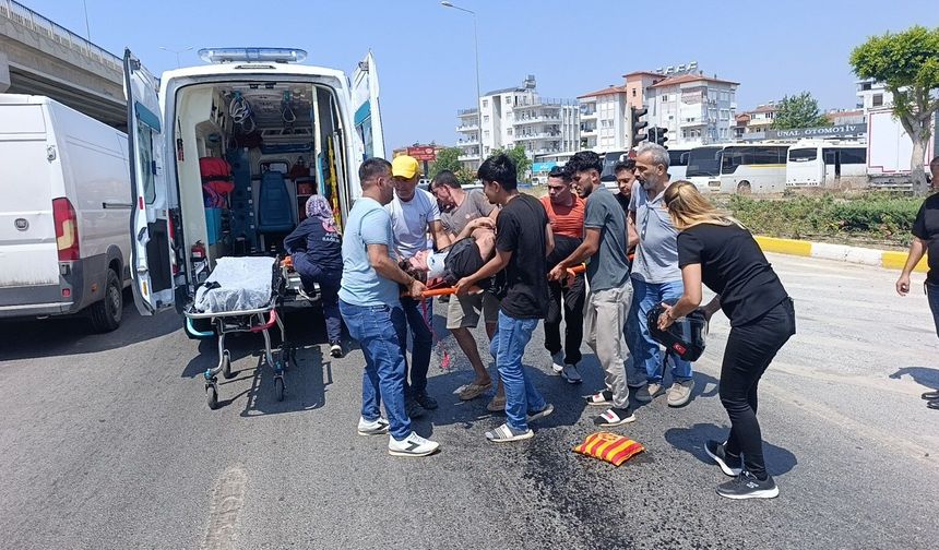 Yağ dökülen yolda kayarak 50 metre sürüklenen motosikletli yaralandı!