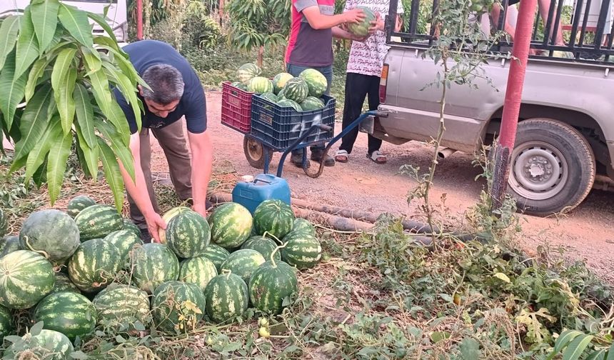 Hayırsever çiftçiden öğrencilere destek!
