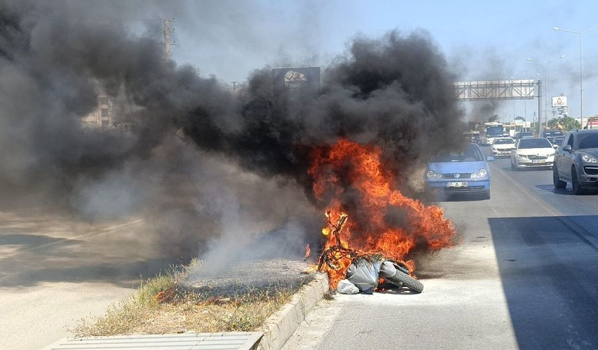 Motosikleti gözlerinin önünde demir yığınına döndü!