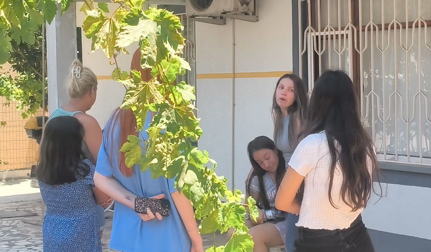 Yangını haber alınca koştu: Vatandaşların apartmandan çıkardığı kızına sarıldı!