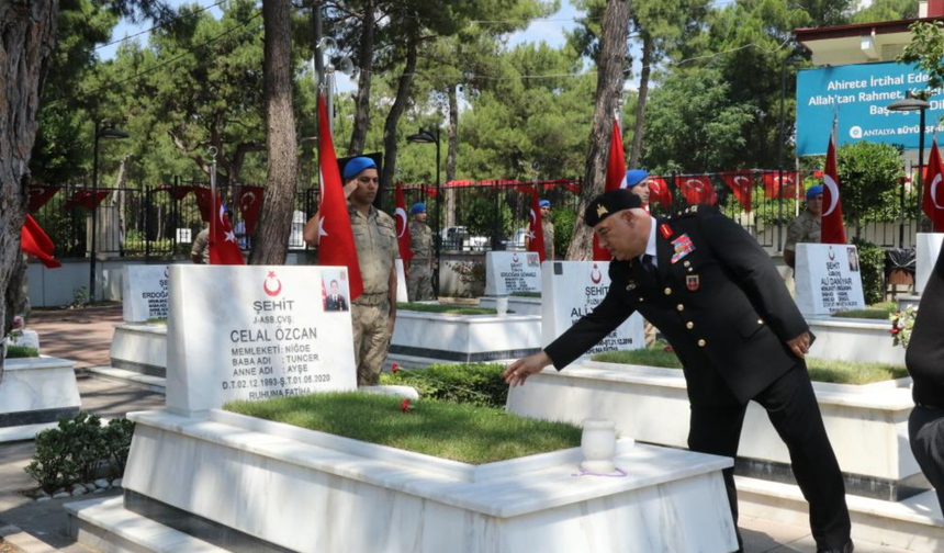 Antalya'da şehitler dualarla anıldı