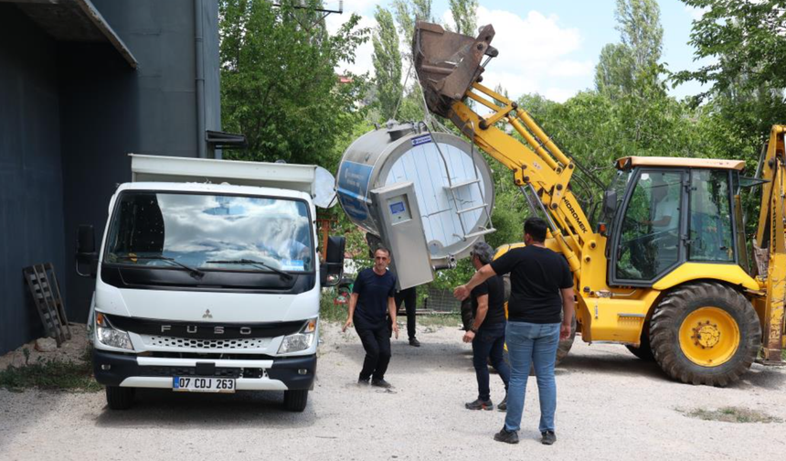 Büyükşehir'in üreticilere ekipman destekleri sürüyor