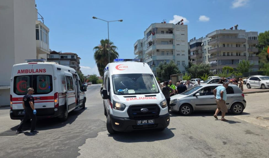 Motosiklet ile otomobil çarpıştı!
