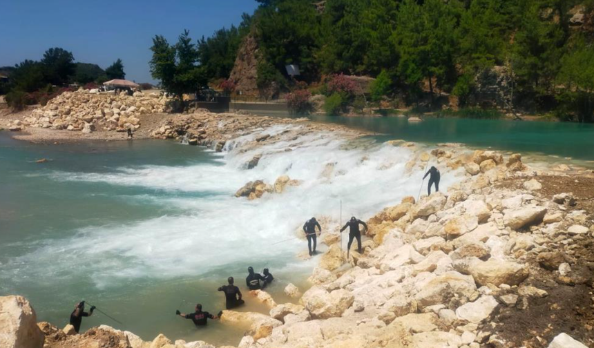 Manavgat'ta çayda kaybolan genç 13 gündür aranıyor