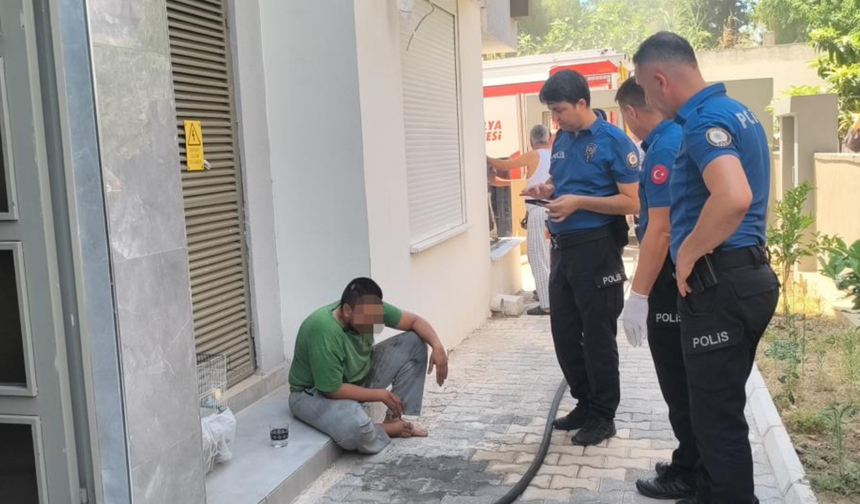 Annesine sinirlendi kendini eve kapatıp yakmaya çalıştı!