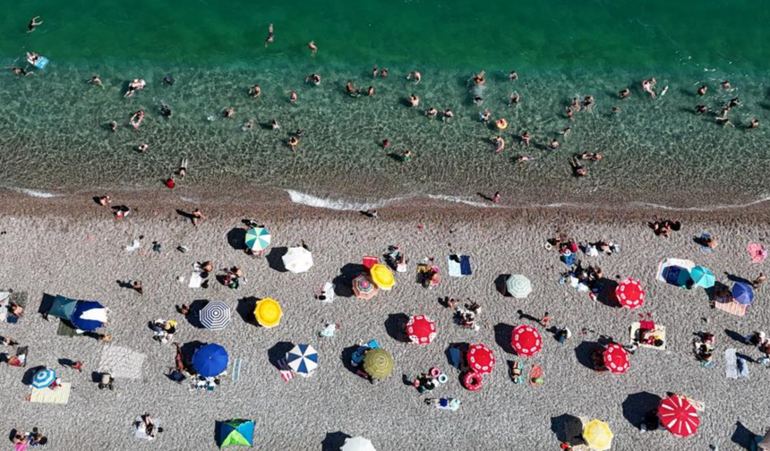Antalya'da termometreler 41 dereceyi gösterdi, hissedilen sıcaklık bunalttı!