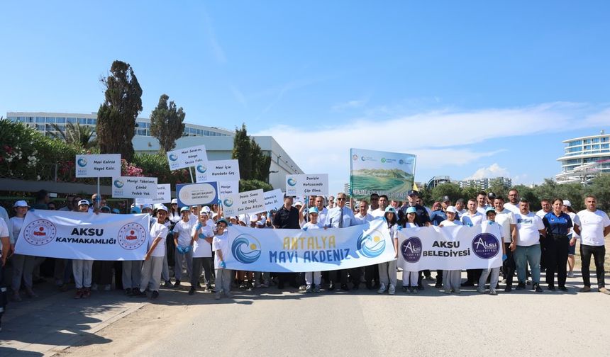Aksu, Mavi Akdeniz için tek yürek oldu Turunç Plajı temizlendi