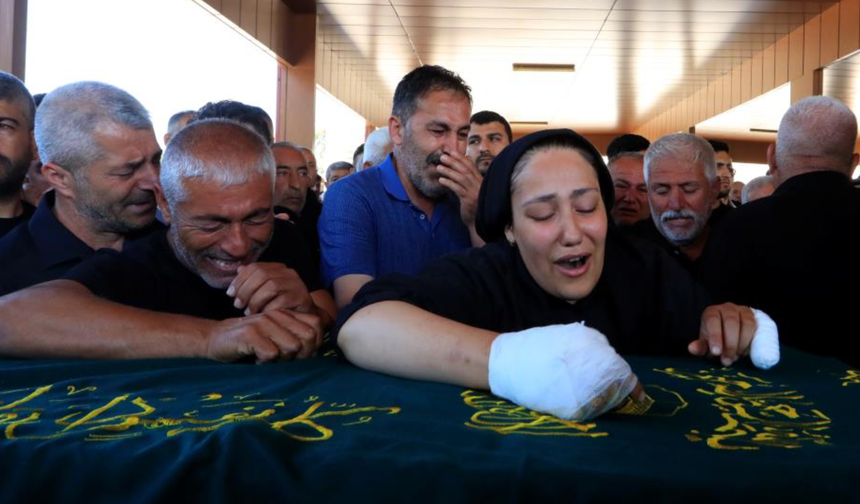 Bir mezarda iki acı: Baba ve 9 aylık oğlu aynı mezarda yan yana toprağa verildi