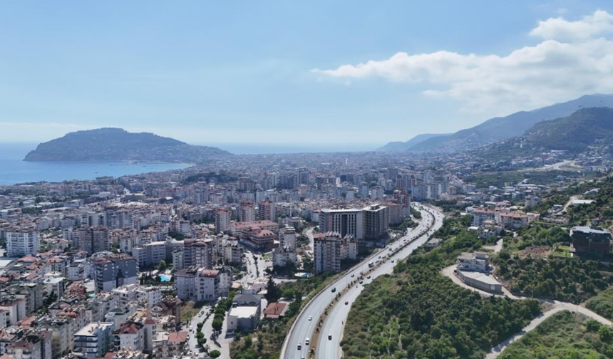 24 ilçede nüfusuyla ilk sırada olan Alanya ilçesinde il olma beklentisi