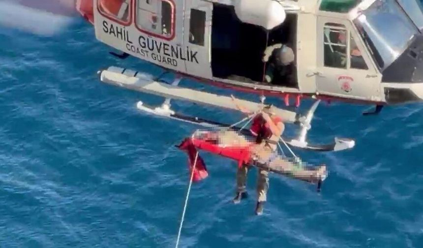 Denize uçan otomobilin 7 saatlik operasyonla kurtarılan sürücüsü hastanede hayatını kaybetti