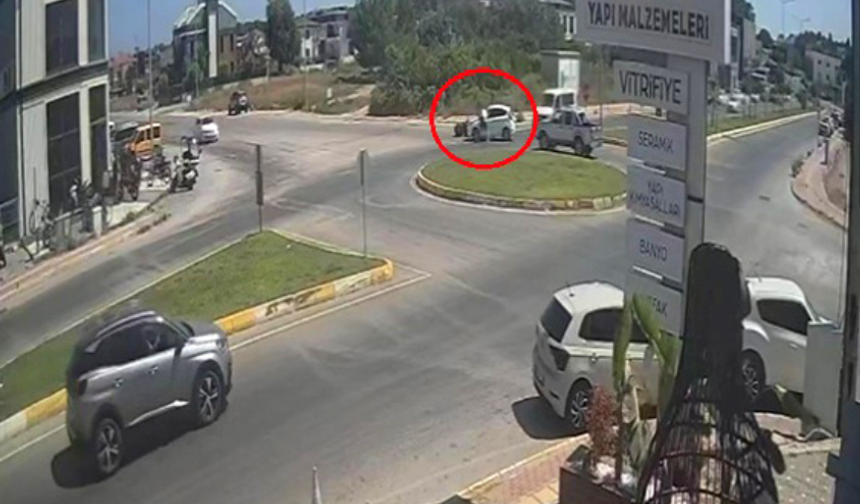 Kaza sonrası öfkesini otomobilin camından çıkardı!