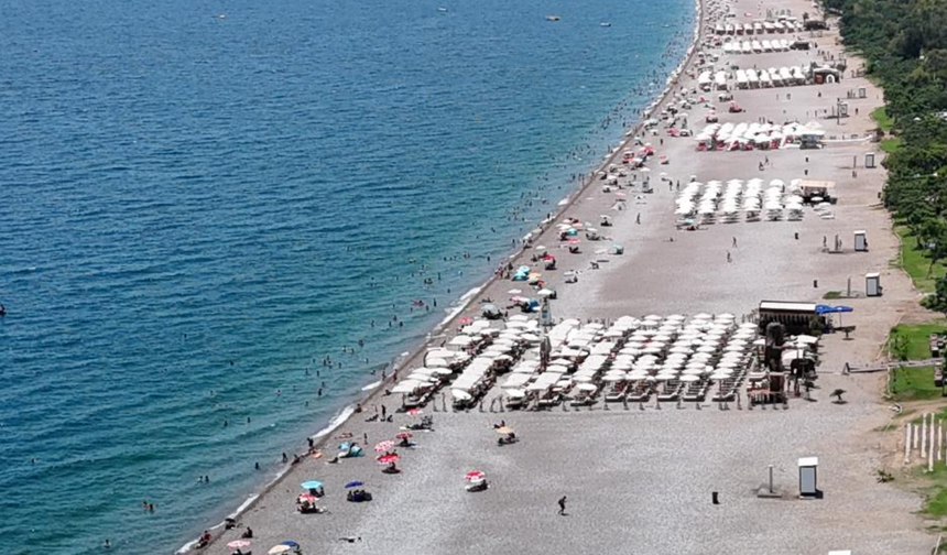 Antalya'da termometreler 38 dereceyi gösterdi, sahiller doldu