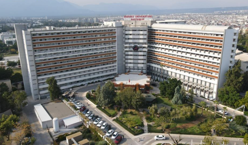 Akdeniz Üniversitesi'nde 3'üncü rahim nakli operasyonu başladı!