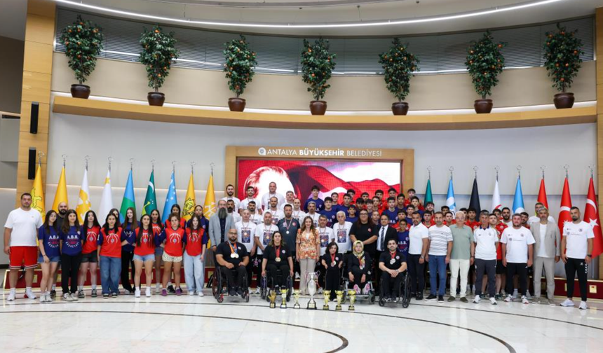 Büşra Özdemir: "14 farklı branşta spora destek veriyoruz"
