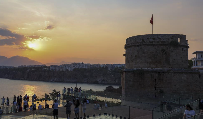 Hıdırlık Kulesi yeniden Antalyalılarla buluştu