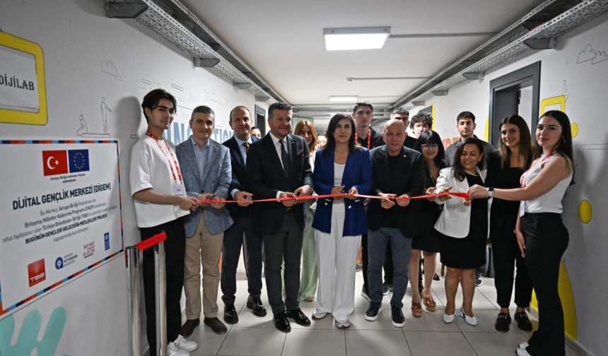 Antalya Dijital Gençlik Merkezi (DİGEM) açıldı
