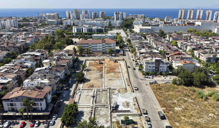 Muratpaşa, raket sporlarının yeni merkezini kuruyor