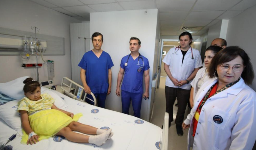 8 yaşındaki Kırgızistanlı Akhmarcan'a Antalya'da şifa
