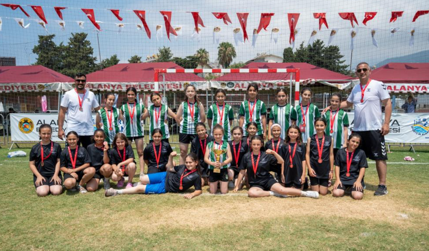Alanya'da hentbol şöleni sona erdi!