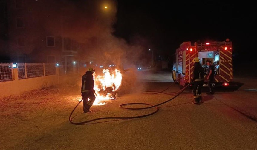 Seyir halindeki otomobil alev topuna döndü!