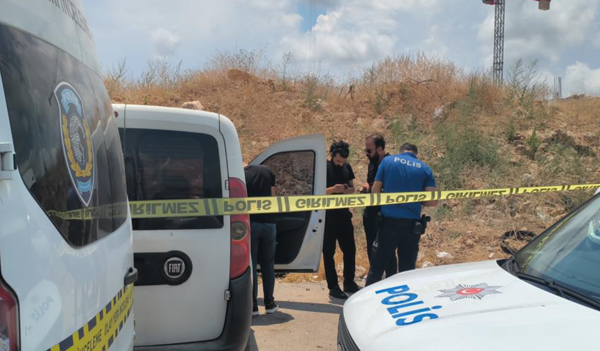 Antalya'da bir kişi araç içince ölü bulundu!