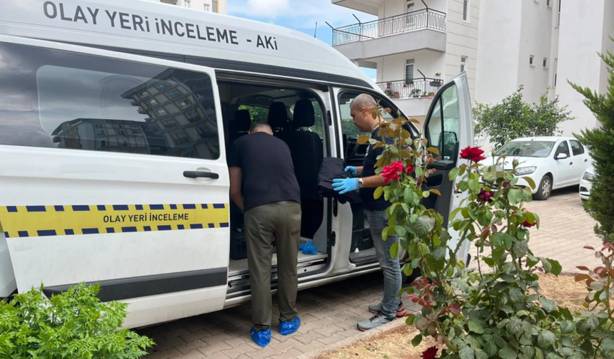 Antalya’da bir kadın evinde ölü bulundu!