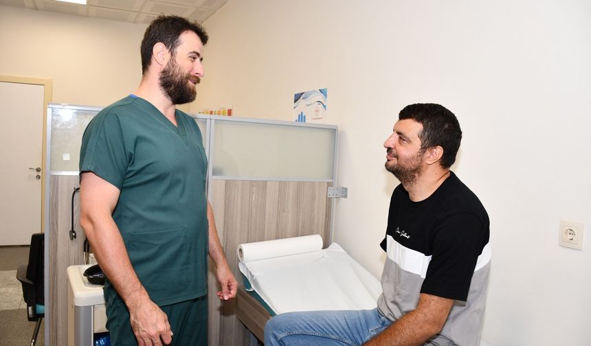 Yemek borusundaki 13 santimetrelik dev kitle kapalı cerrahi yöntemle çıkarıldı