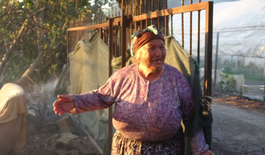 Evinin yanışını yaşlı gözlerle izledi