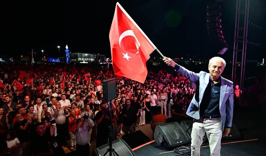 Kepez’de Zafer coşkusu: Binlerce Antalyalı Dokumapark’ta buluştu