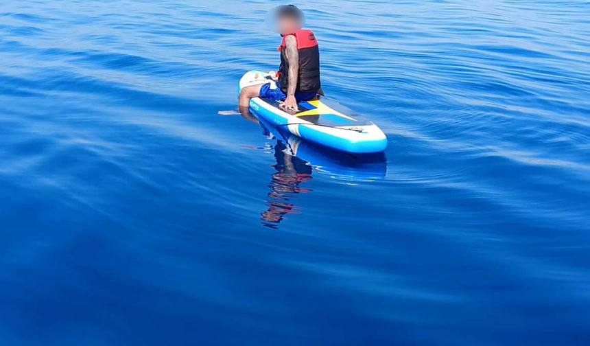 SUP ile denize açıldılar, kürekleri kırılınca kilometrelerce sürüklendiler