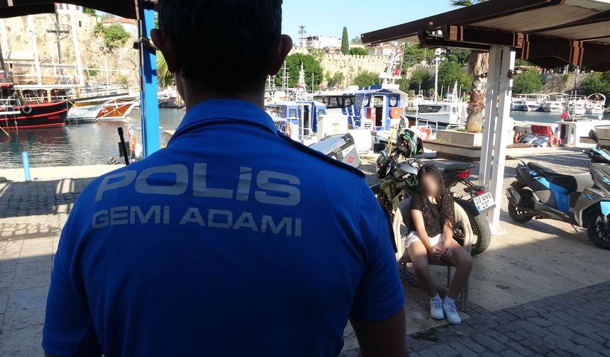 Denizde mahsur kaldı annesine teslim edildi!