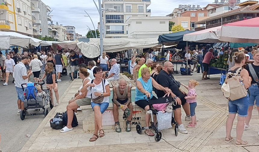 Semt pazarına turist akını