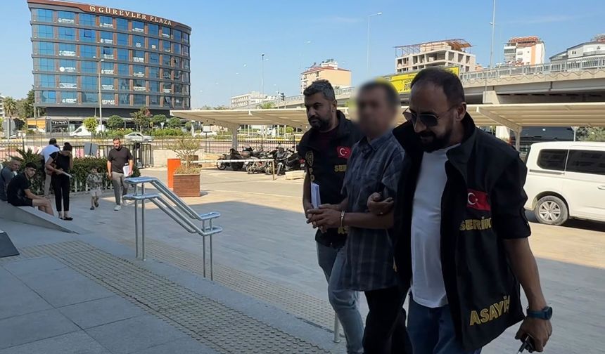 Üzerine çöp poşeti geçirip küçükbaş hayvanlarını şikayet eden ailenin otomobilini kundakladı