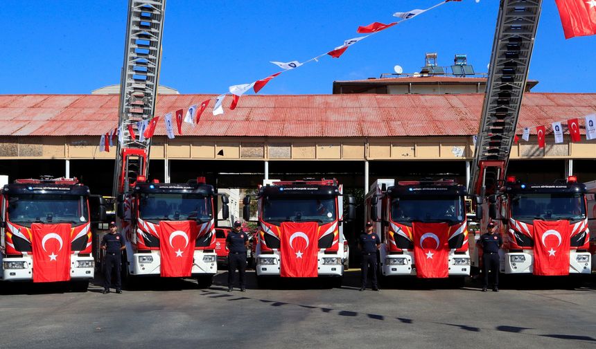 Antalya İtfaiyesi araç filosunu güçlendirdi: 24 yeni itfaiye aracı sahada