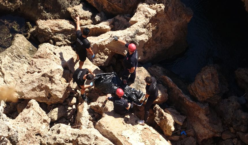 Antalya'da kayıp olarak aranıyordu 35 metrelik falezlerin dibinde bulundu!