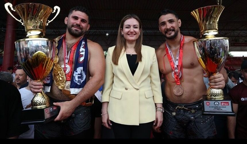 Antalya Büyükşehir Belediyesi'nin, 21 pehlivanı Cumhurbaşkanlığı Kupası için er meydanında