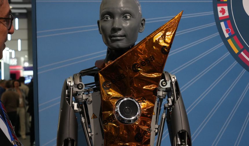 Uzay Kongresi'nde girişimler dünya devleriyle buluştu, robot AMECA ilk kez ziyaretçilerin karşısına çıktı