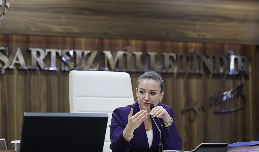 Büşra Özdemir'den AK Parti'ye geçeceği iddialarına yanıt