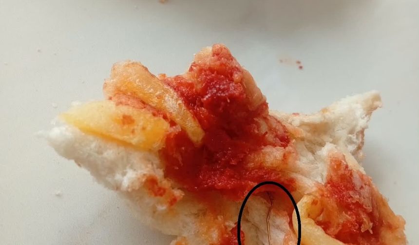 Oğlunun yediği ekmeğin içinden çatal iğne çıktı!