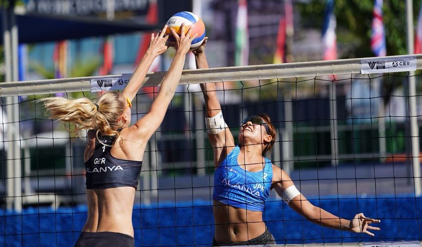Alanya'da plaj voleybolu şöleni tamamlandı