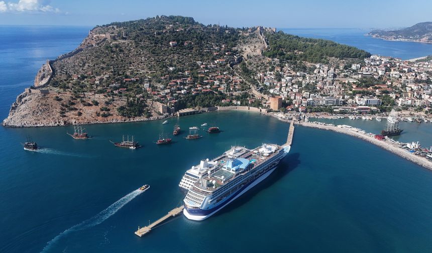 Alanya'ya İngiliz ve ABD'li turist akını
