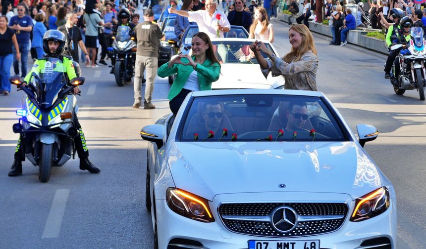 "63. Uluslararası Antalya Altın Portakal Film Festivali" kortejine yoğun ilgi