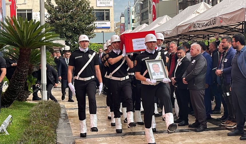 Hayatını kaybeden Muratpaşa Kaymakamı Kara gözyaşlarıyla uğurlandı