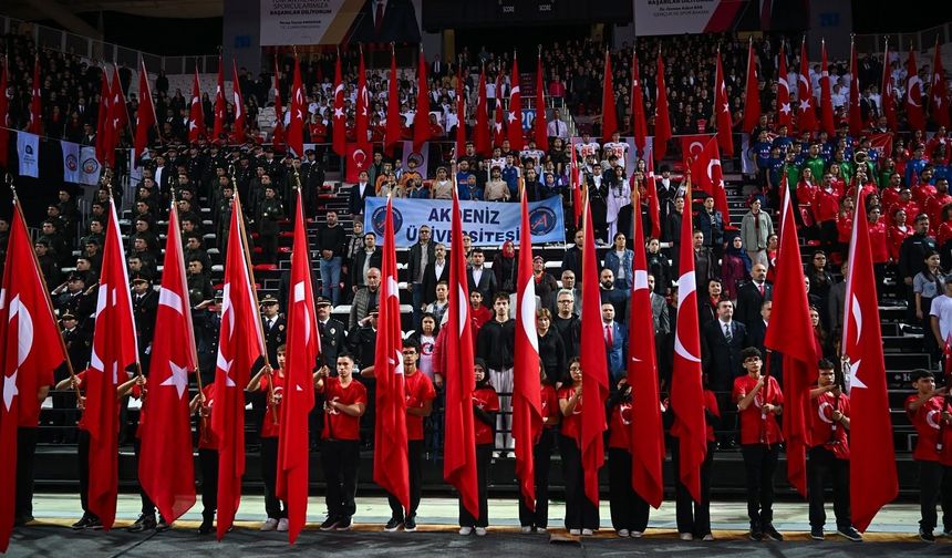 Antalya'da 29 Ekim 10 bin kişilik spor salonunda kutlandı