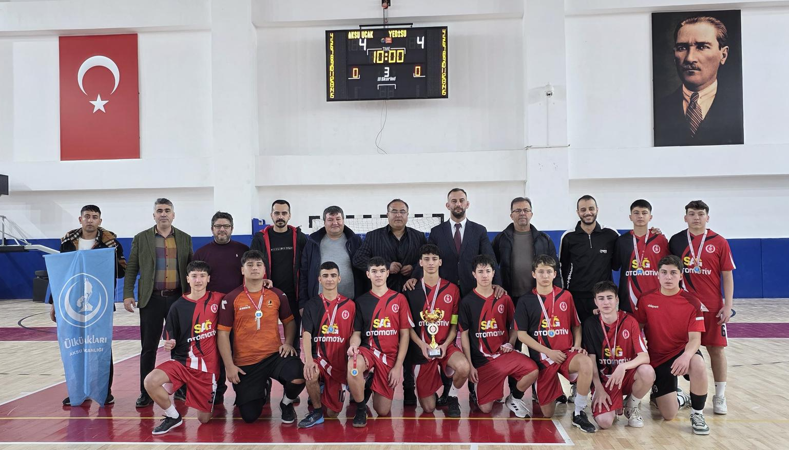 Aksu’da okullar arası futsal turnuvası tamamlandı: Gençler sporla buluştu