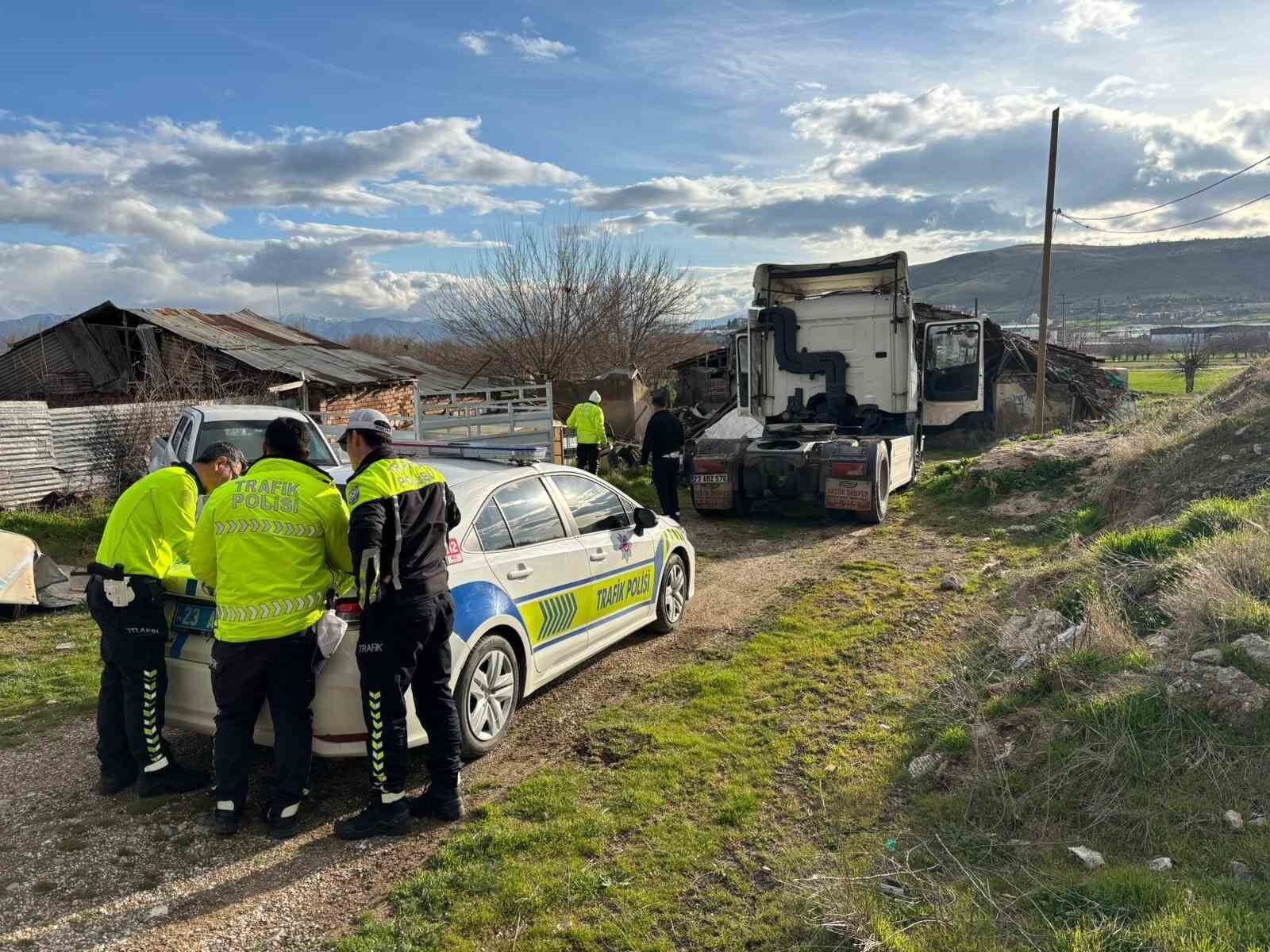 Alkollü ve ehliyetsiz direksiyon başına geçti, bedeli ağır oldu!