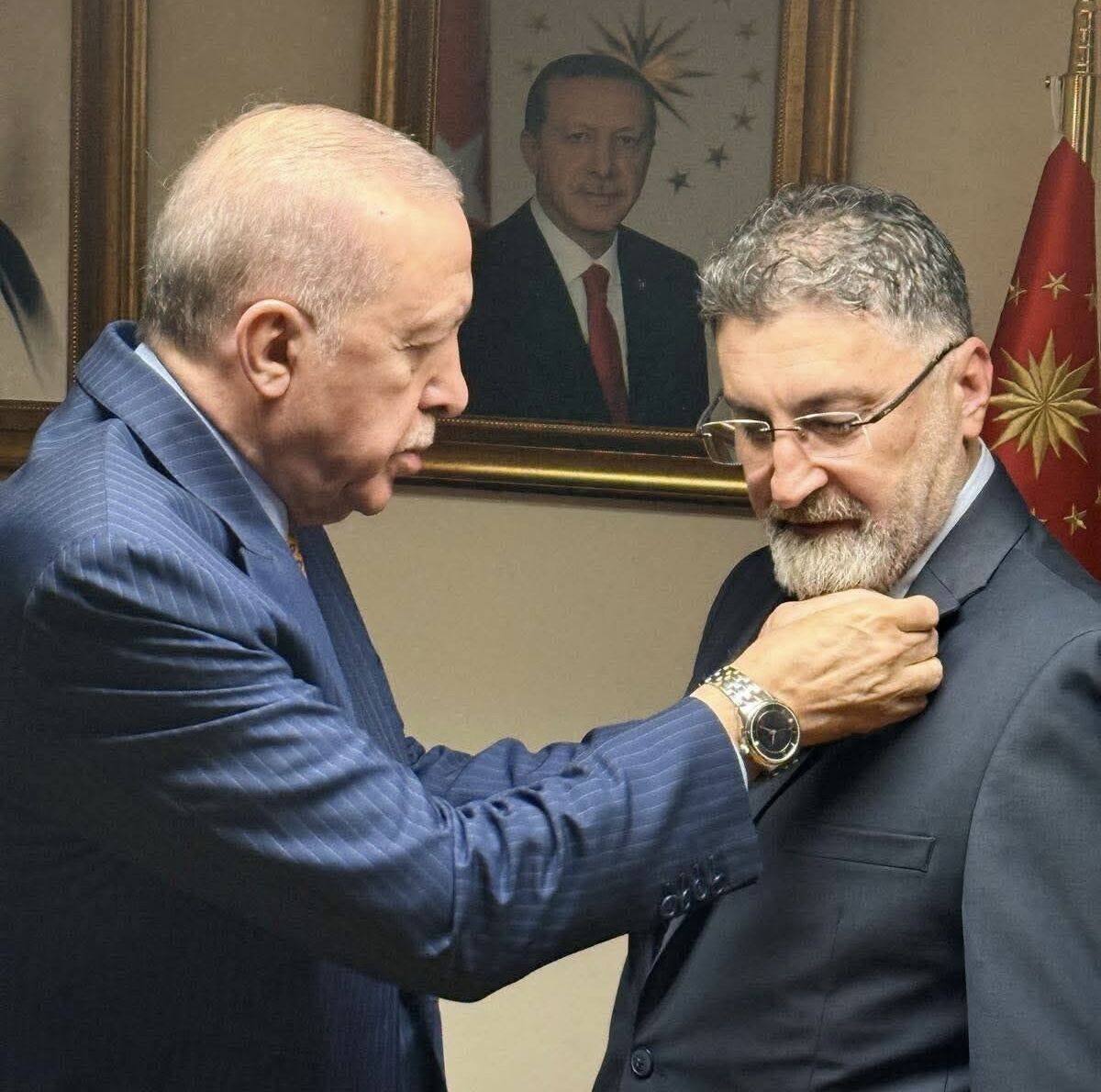 Kadir Kumbul’a AK Parti rozeti takıldı